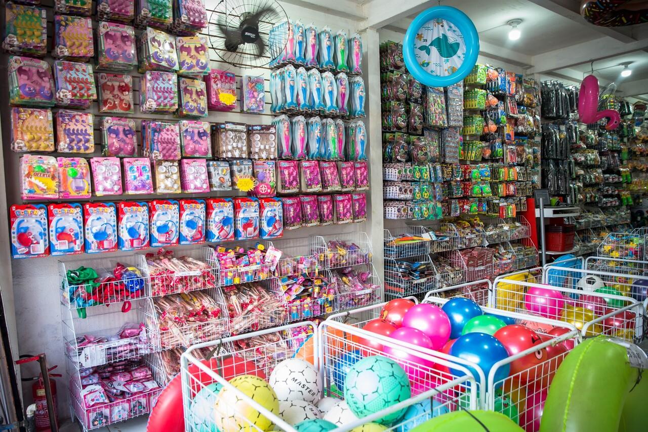 Com brinquedos por menos de R$ 1, lojas do Centro de Fortaleza ...
